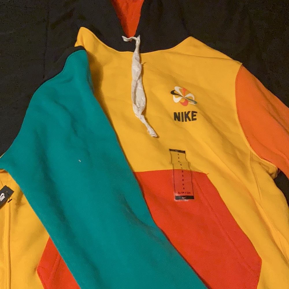Nike jacket - Picture 2 of 3